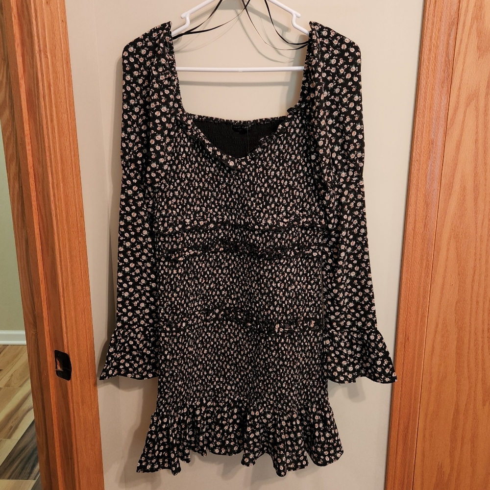 Black floral stretchy smocked ruffle dress M/L NWT - Picture 5 of 13